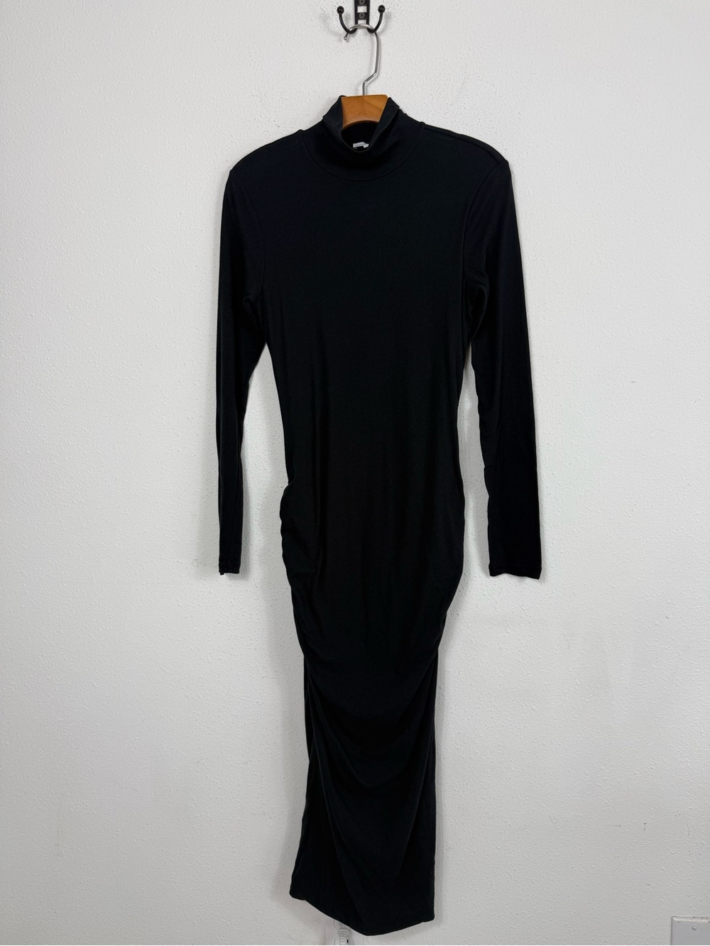 JAMES PERSE Turtleneck Midi Dress in Black
Sz 2